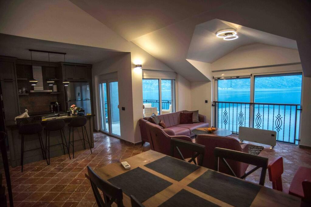 Modern Waterfront 3-Bed Apartment Donja Kostanjica Exterior foto